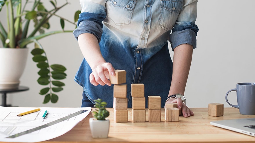 woman building a little company thanks AI